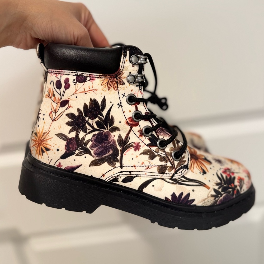 Rogue + Wolf Botanical Classic Unisex Boots, 6.5M / 8W, Retail $165, NO BOX‎